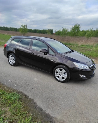 Opel Astra cena 19000 przebieg: 254600, rok produkcji 2011 z Poręba małe 497